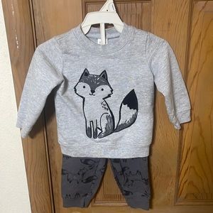 Carter’s 12month Matching Set.